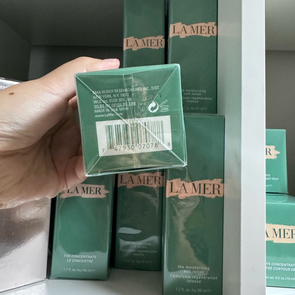 The Moisturizing Soft Lotion - Picture 3 of 3